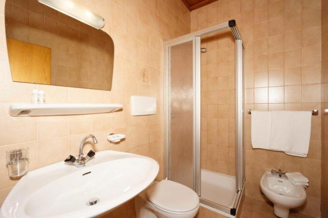בראייס Alpin Natur Hotel Brueckele חדר תמונה